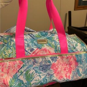 Lilly Pulitzer garment bag that’s also a carry bag New